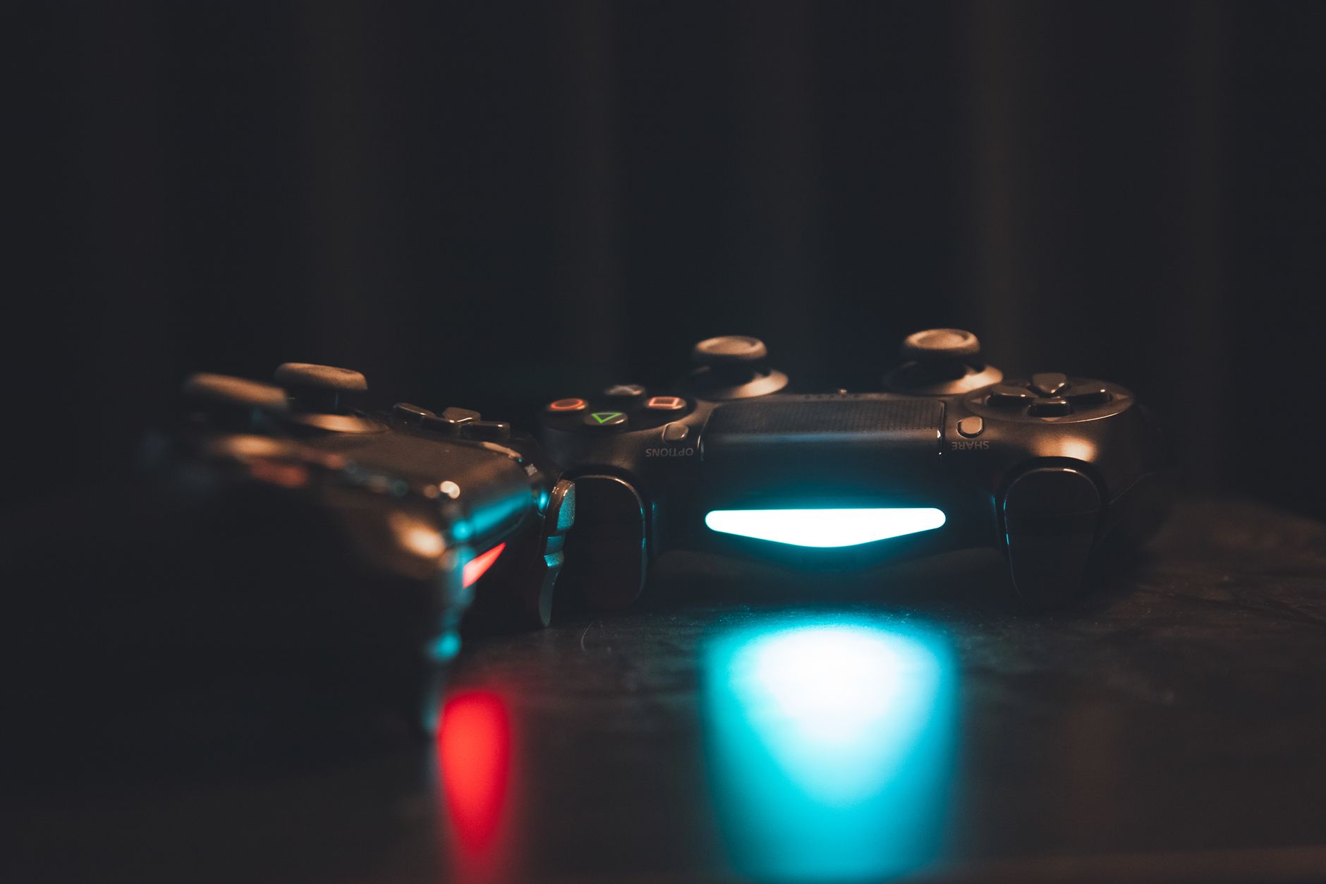 Setup Gamer Premium com Controle e Monitor de Performance